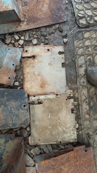 Zetor6711/6911-kastliky nářadí a baterky - 8