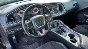 Dodge Challenger SHAKER 5.7 V8 – autopůjčovna - 8