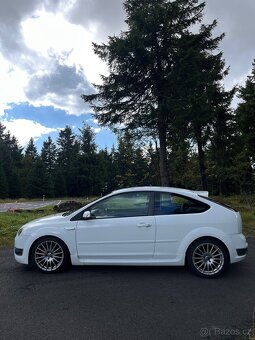 Ford Focus mk2 St225 2.5L - 8