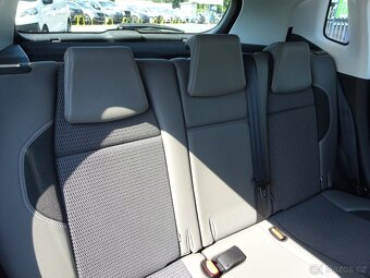Peugeot 2008 1,2 i - 8