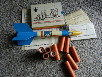 RAKETA PIONIER - ZVS DUBNICA r. 1982 - ČSSR - 8