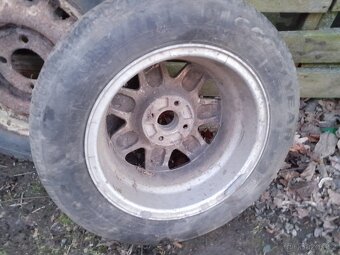 Prodám alu kolo na VW Golf 2 s pneu Goodyear - 8