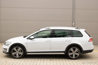 Volkswagen Golf - 8