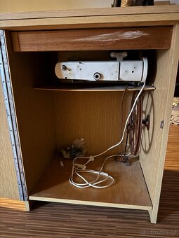 Retro skříňový šicí stroj Lucznik 438 - 8