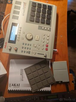 Akai MPC 2000 - 8