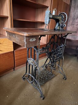 Šicí stroj ROYAL - 8