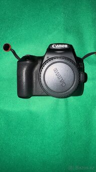 Canon EOS 250D + objektivy + popruhy a baterie nabíječka - 8