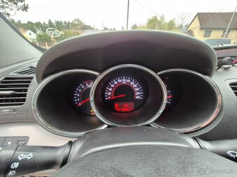 KIA SORENTO NAFTA 2.2 145KW 7 MIST 2011 - 8