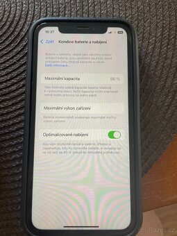 Apple iPhone XR - 8