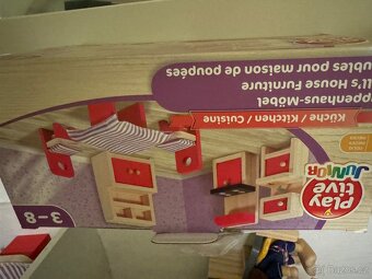 Domeček pro panenky s příslušenstvím - 8