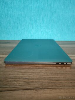 MacBook Pro 2018 | i5 • 8GB • 256GB SSD - 8