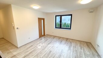 Pronájem bytu s balkonem 2+kk, 40 m2 - Znojmo, ul. Jarošova - 8