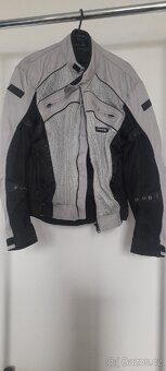 Helmy a oblečení na moto - 8