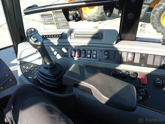 Kloubový nakladač JCB 407 AG - 8