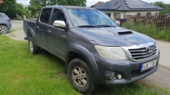 Toyta hilux - 8