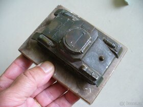 Stary kovovy model valecneho "OBRNENEHO VOZIDLA. - 8