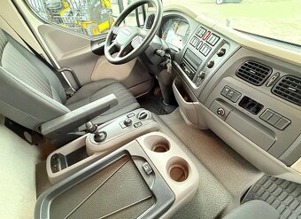 DAF LF260 - valník s posuvnou plachtou na 18 palet - 8