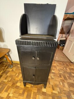 Starožitný nábytek - skříň, příborník, stůl, skříňky - 8