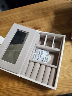 NOVÁ ŠPERKOVNICE - 8