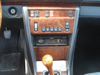 Mercedes-Benz W124 200 E - 8