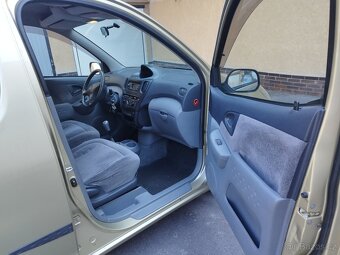 Toyota yaris - 8