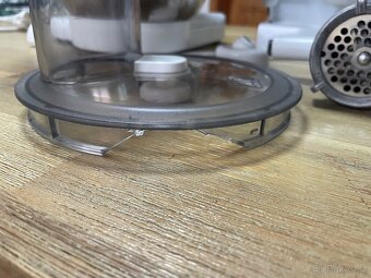 Kuchyňský robot Bosch MUM 4880 - 8