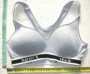 2 x motýlek,4 x lambáda,1 x podprsenka kus 50,- Kč - 8