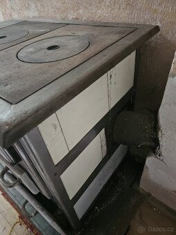 Kamna na dřevo s plotnami a troubou na pečení a vaření. - 8
