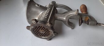 Mlýnky na maso vel.5,mlýnek na mák a odšťavňovač - 8