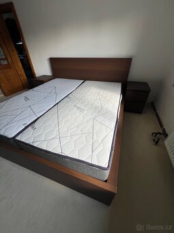 Postel IKEA MALM 180x200cm včetně dvou nočních stolků - 8