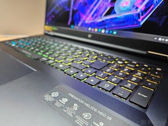 18" 240HZ 2K_PREDATOR HELIOS 18_i9-14900HX_32GB_RTX 4060 8G - 8