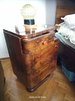 Stará ložnice z masivu s postelí z roku 1942 - 8