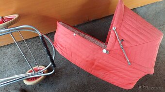 Červený dětský kočárek - 8