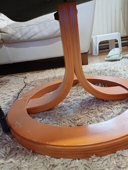 Masážní křeslo s podnožkou a dřevěnou konstrukcí - 8