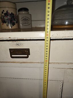 Starožitná kredenc - 8