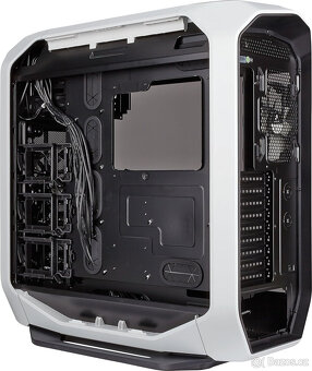 Prodám PC skříň Corsair Big Tower - 8