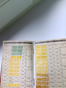 Staré německé doklady z války včetně razítek. - 8