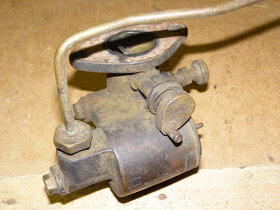 Prodám mosazný karburátor ze stabilního motoru - 8