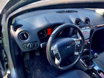 Ford Mondeo 2.0i - 8