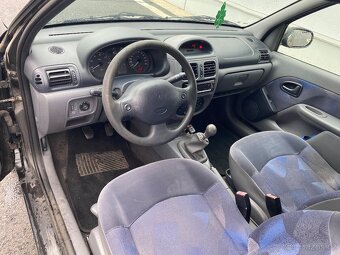 RENAULT CLIO - 8