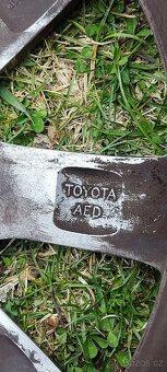 kola Toyota originál - 8