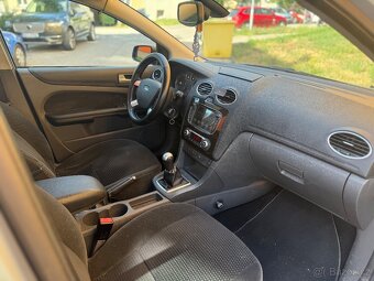 Ford Focus 1.8Tdci GHIA - 8