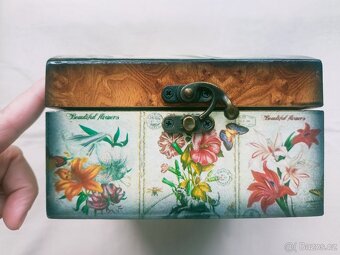dřevěná krabička s květinovým vzorem - 8