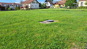 Zasíťovaný stavební pozemek 998m2 - Milovice - 8