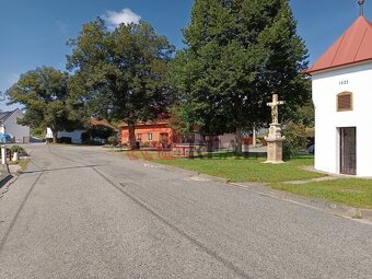 Závist, pozemek pro bydlení 1233 m2, okraj obce, výhled na l - 8