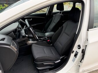 HYUNDAI I30 1.6 CRDI 94 KW KOMBI VÝHŘEV SENZORY KAMERA - 8
