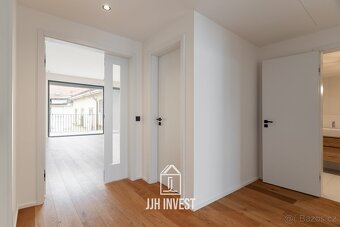Prodej moderního bytu 3+kk s balkonem, sklepem a parkováním  - 8