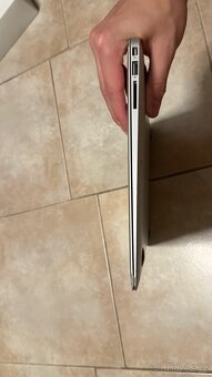 MacBook Air 13” (2017) – Intel i5, 8GB RAM, 128GB SSD, macOS - 8