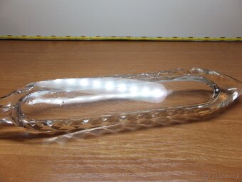 Prvorepubliková broušená miska ve tvaru ryby. - 8