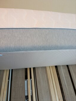 Prodám postel s matrací a šuplíky - 8